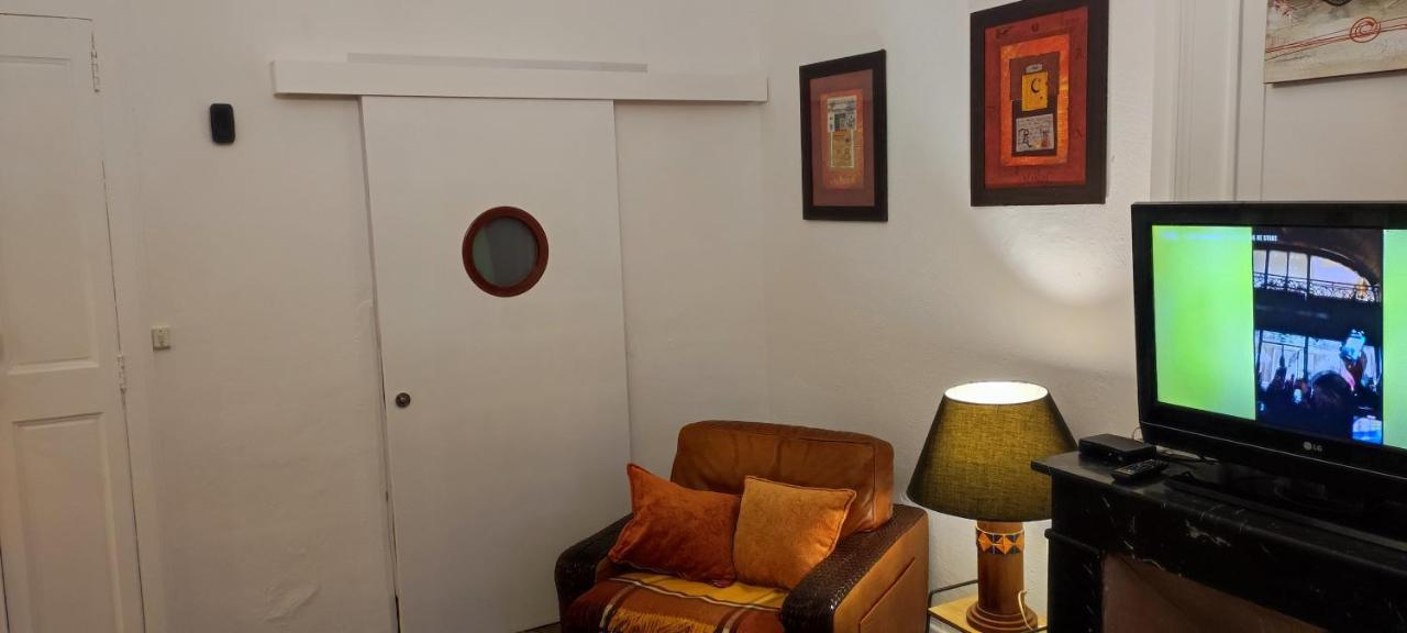 Au QUATRE, les Appartements Pézenas Extérieur photo