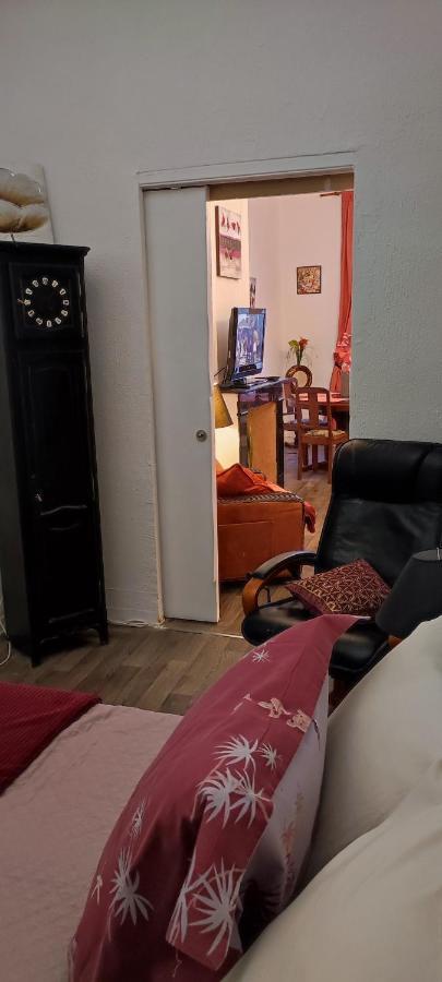 Au QUATRE, les Appartements Pézenas Extérieur photo