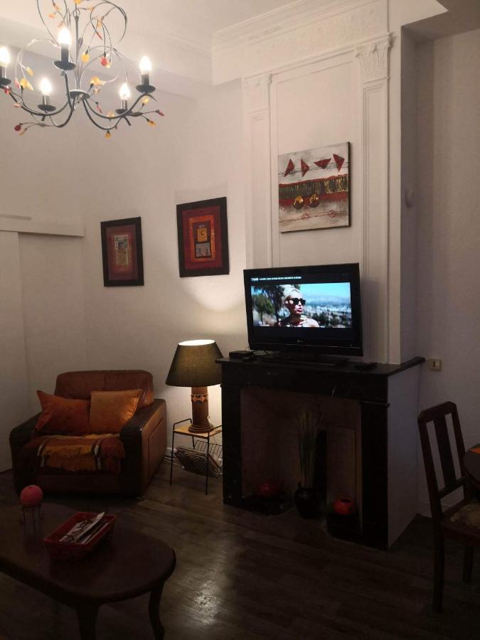 Au QUATRE, les Appartements Pézenas Extérieur photo