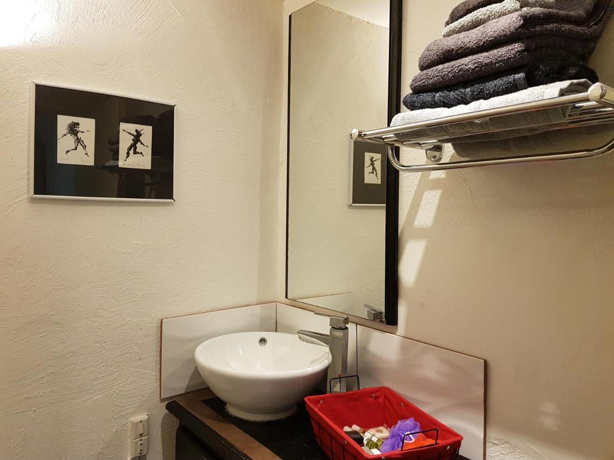 Au QUATRE, les Appartements Pézenas Extérieur photo